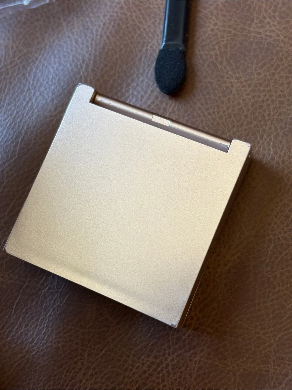 Cream Undereye Concealer Compact - Light/Medium Peach